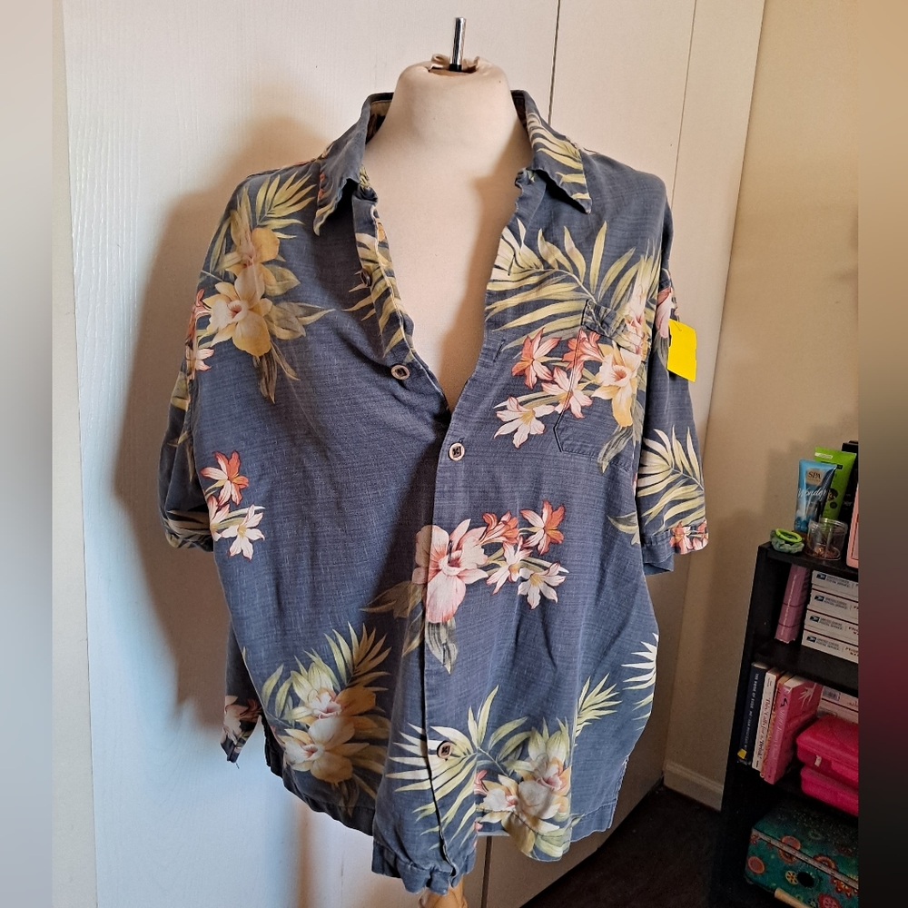 Hawaiian shirts. 🌈